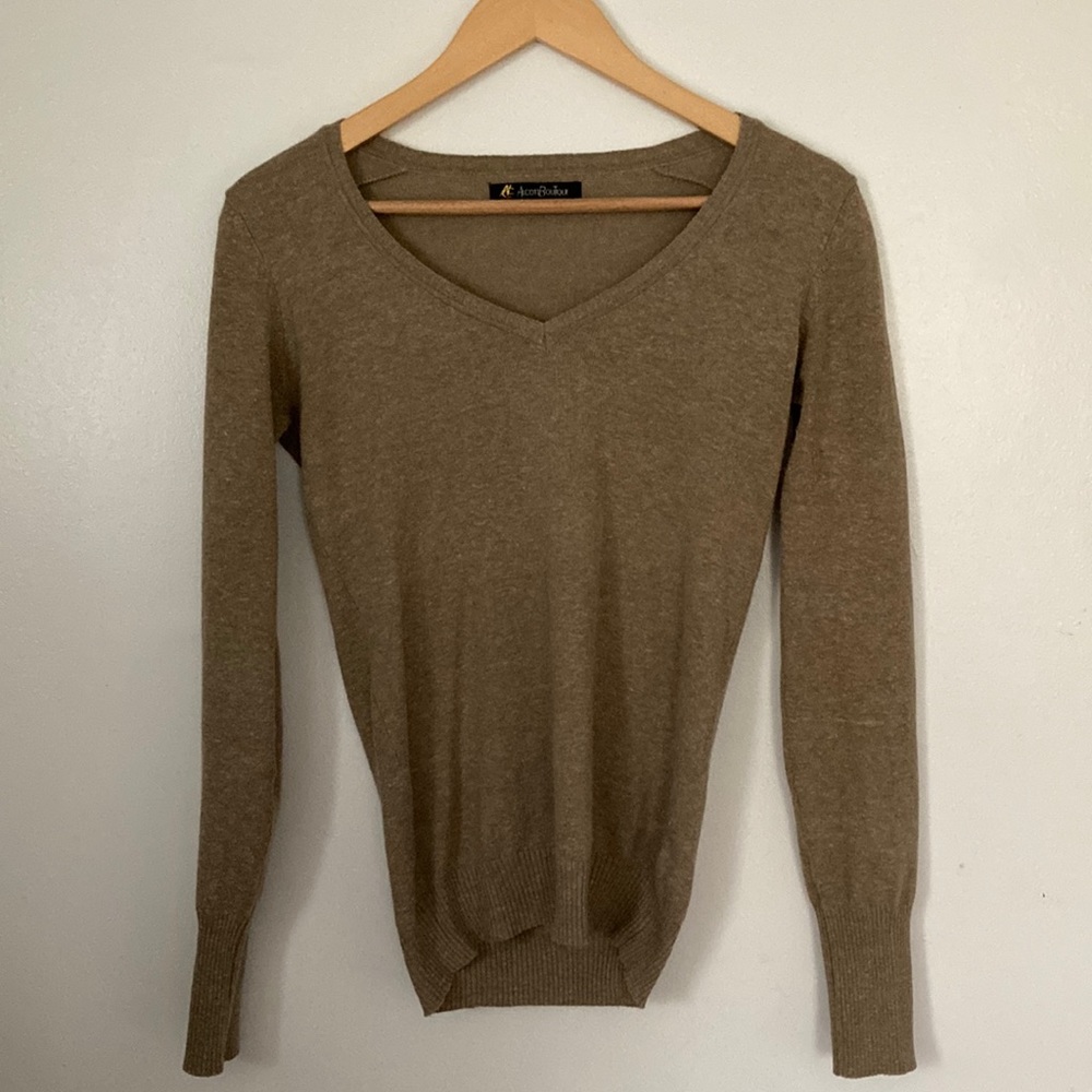 Alcott Boutique tan v-neck top